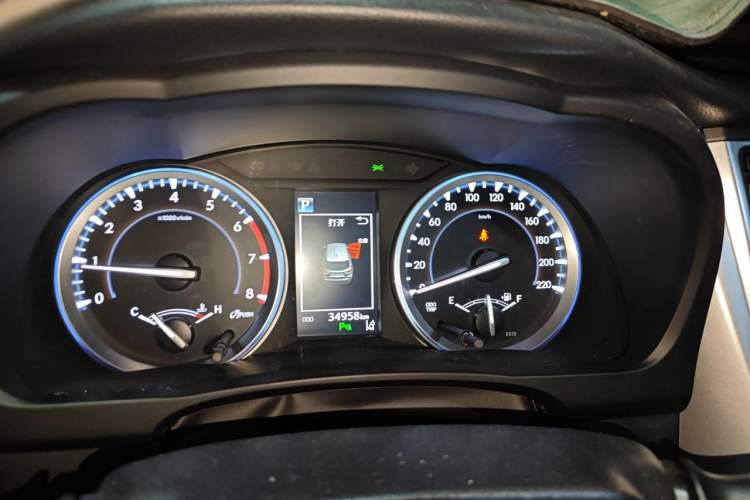 Used Toyota Highlander 2018 2.0T Four-Wheel Drive Luxury Edition 7 Seats China V Emission Standard Instrument Cluster