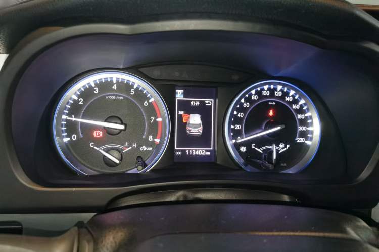 Used Toyota Highlander 2018 2.0T Four-Wheel Drive Luxury Edition 7 Seats China V Emission Standard Instrument Cluster