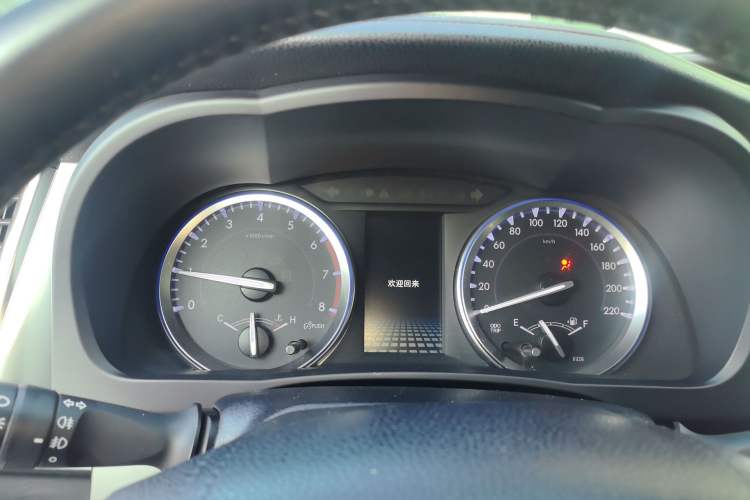 Used Toyota Highlander 2018 2.0T Four-Wheel Drive Luxury Edition 7 Seats China V Emission Standard Instrument Cluster