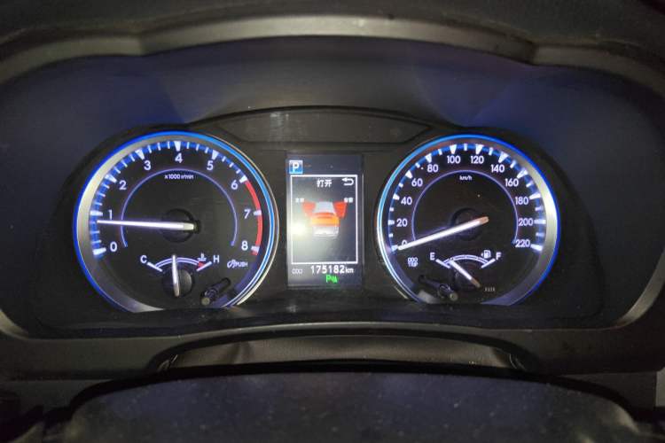 Used Toyota Highlander 2018 2.0T Four-Wheel Drive Luxury Version 7 Seats China VI Standard Instrument Cluster