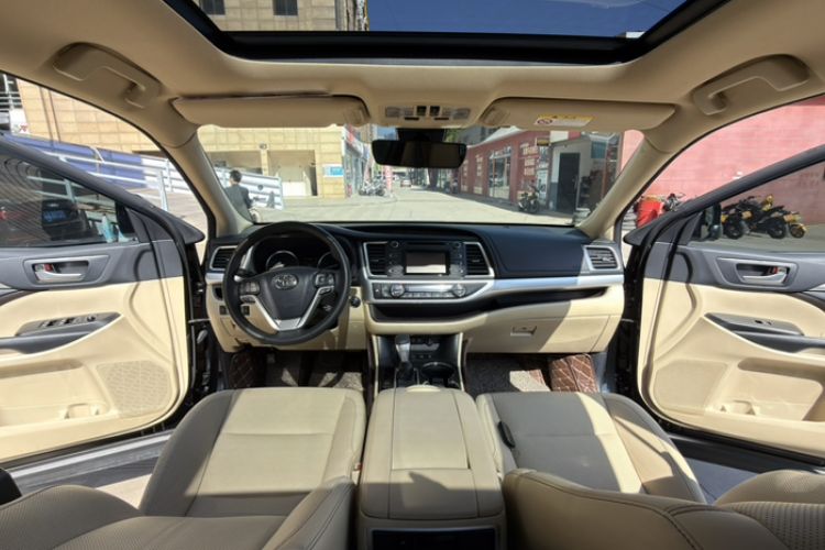Used Toyota Highlander 2018 2.0T Four-Wheel Drive Luxury Edition 7 Seats China V Emission Standard Instrument Cluster