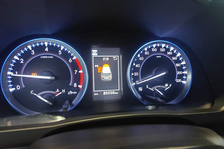 Used Toyota Highlander 2018 2.0T Two-Wheel Drive Luxury Edition 7 Seats China VI Standard Instrument Cluster
