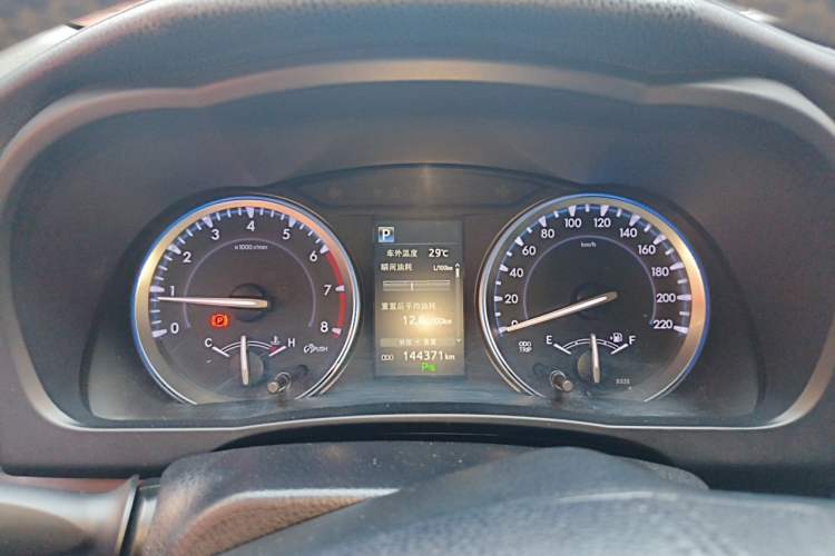 Used Toyota Highlander 2018 2.0T Four-Wheel Drive Luxury Edition 7 Seats China V Emission Standard Instrument Cluster