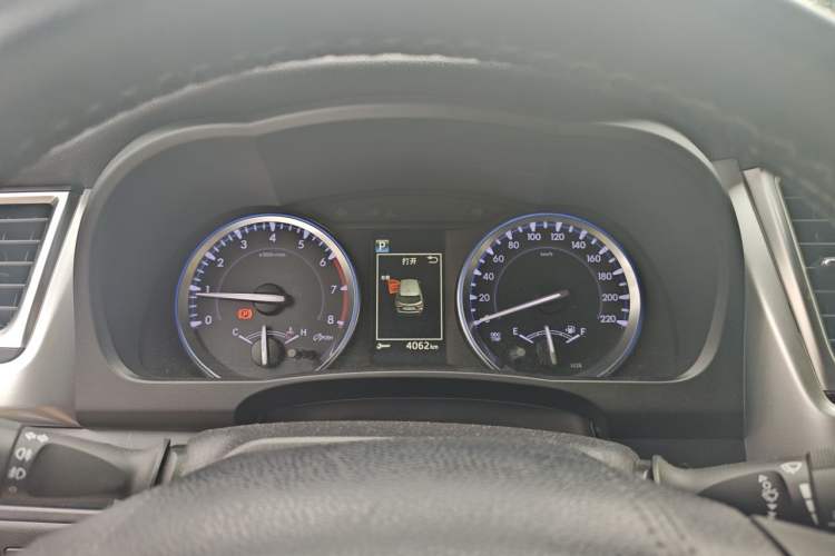 Used Toyota Highlander 2018 2.0T Four-Wheel Drive Prestige Version 7 Seats China VI Standard Instrument Cluster
