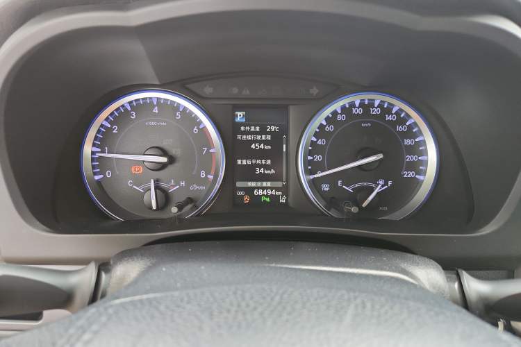 Used Toyota Highlander 2018 2.0T Two-Wheel-Drive Luxury Edition 7 Seats Emission Standard China V Instrument Cluster