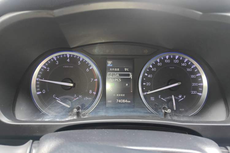 Used Toyota Highlander 2018 2.0T Four-Wheel Drive Luxury Edition 7 Seats China V Emission Standard Instrument Cluster