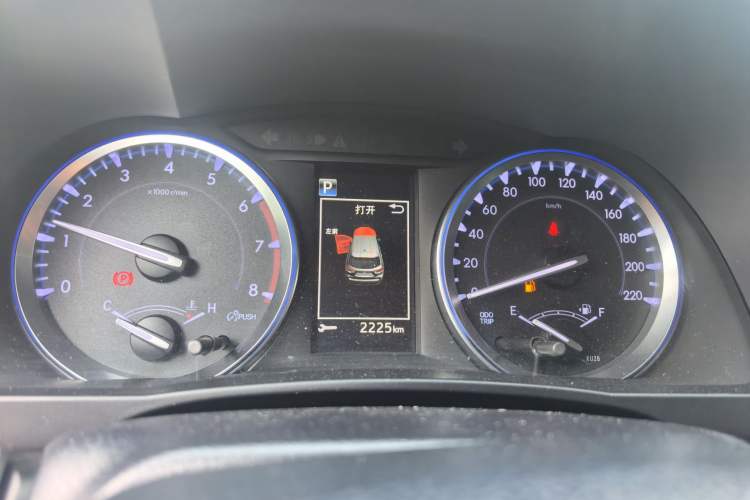 Used Toyota Highlander 2018 2.0T Two-Wheel-Drive Luxury Edition 7 Seats Emission Standard China V Instrument Cluster