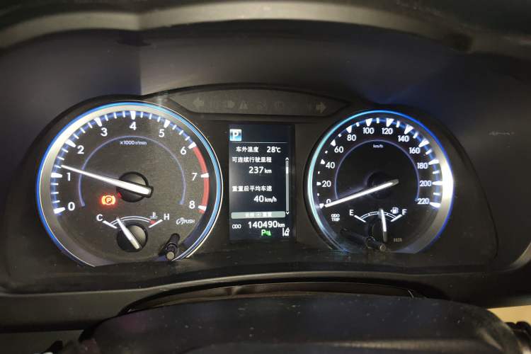 Used Toyota Highlander 2018 2.0T Four-Wheel Drive Luxury Edition 7 Seats China V Emission Standard Instrument Cluster