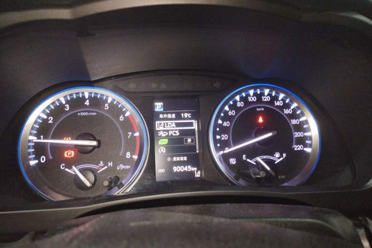 Used Toyota Highlander 2018 2.0T Four-Wheel Drive Luxury Edition 7 Seats China V Emission Standard Instrument Cluster