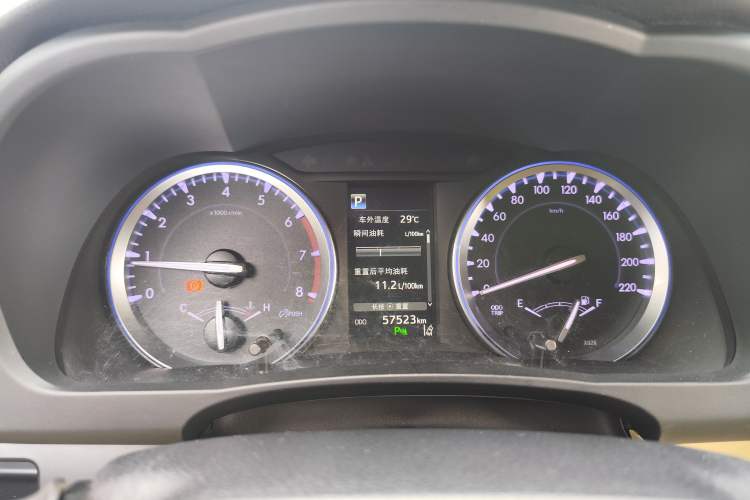 Used Toyota Highlander 2018 2.0T Four-Wheel Drive Luxury Edition 7 Seats China V Emission Standard Instrument Cluster