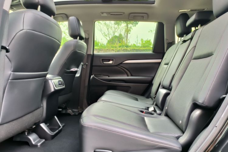 Used Toyota Highlander 2018 2.0T Four-Wheel Drive Luxury Version 7 Seats China VI Standard Interior 1