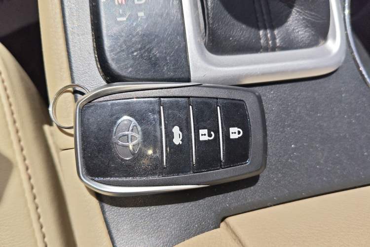 Used Toyota Highlander 2018 2.0T Four-Wheel Drive Elite Edition 7 Seats China V Standard Interior 1