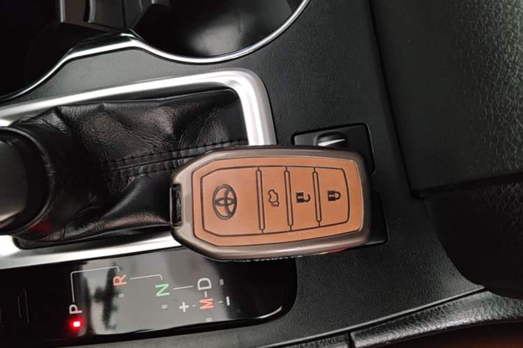 Used Toyota Highlander 2018 2.0T Four-Wheel Drive Knight Edition 7 Seats China VI Standard Interior 1