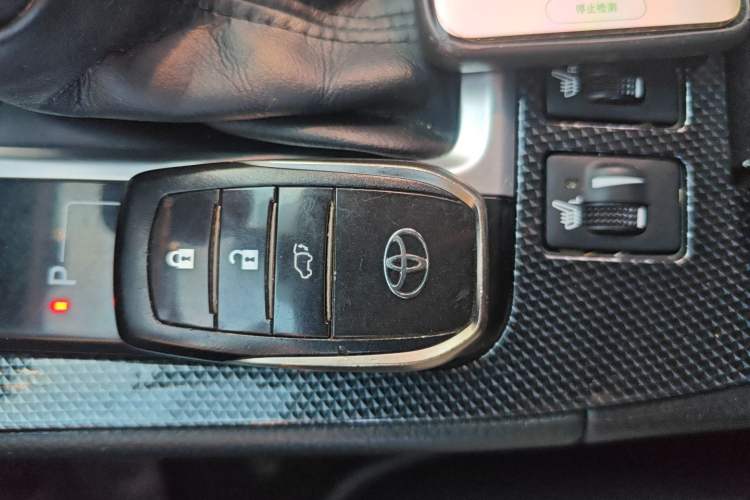 Used Toyota Highlander 2018 2.0T Two-Wheel Drive Prestige Edition 7 Seats China VI Standard Interior 1