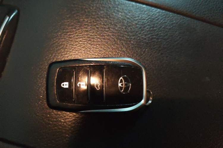 Used Toyota Highlander 2018 2.0T Four-Wheel Drive Prestige Version 7 Seats China VI Standard Interior 1