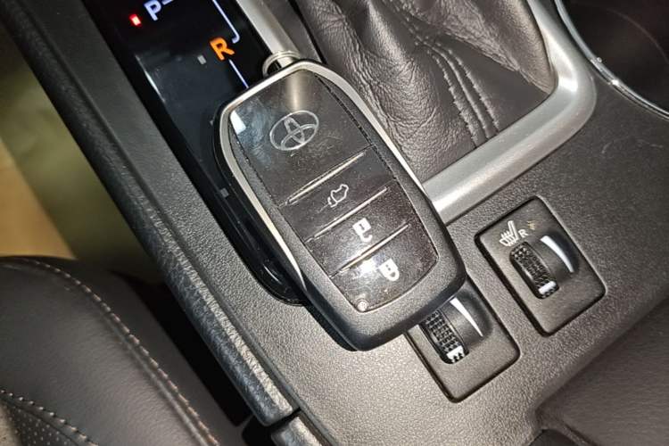 Used Toyota Highlander 2018 2.0T Four-Wheel Drive Prestige Version 7 Seats China VI Standard Interior 1