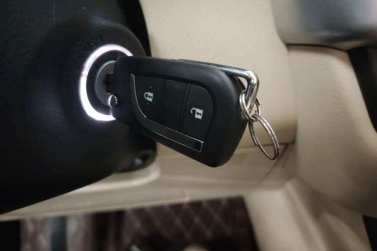 Used Toyota Highlander 2018 2.0T Two-Wheel Drive Elite Version 5 Seats China VI Standard Interior 1