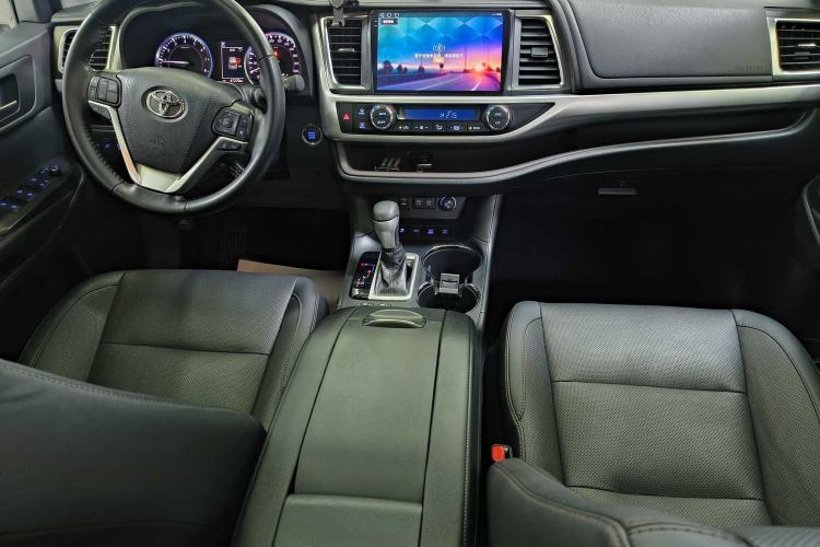 Used Toyota Highlander 2018 2.0T Four-Wheel Drive Prestige Version 7 Seats China VI Standard Interior 1