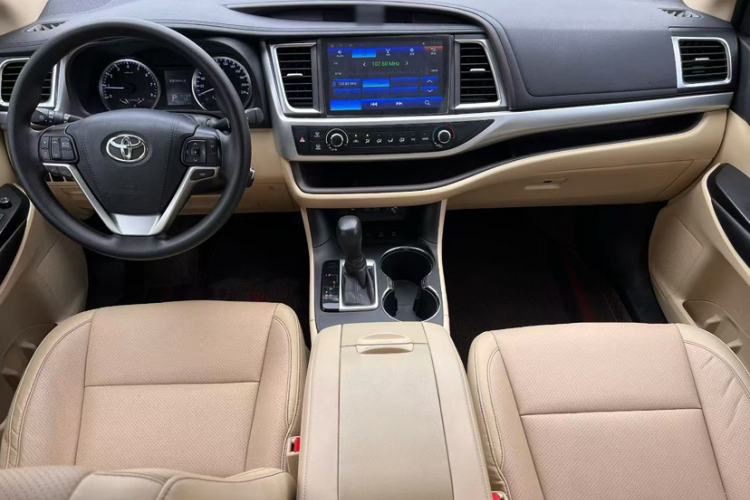 Used Toyota Highlander 2018 2.0T Four-Wheel Drive Elite Edition 7 Seats China VI Standard Interior 1