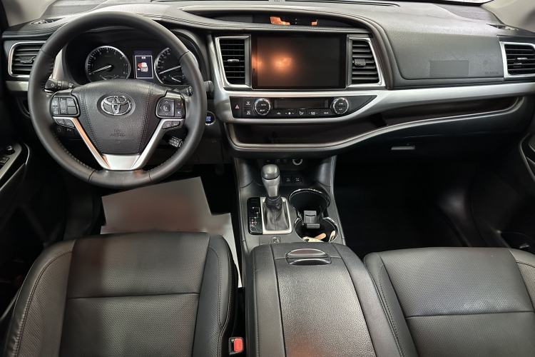 Used Toyota Highlander 2018 2.0T Four-Wheel Drive Prestige Version 7 Seats China VI Standard Interior 1