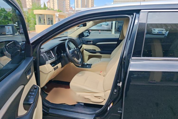 Used Toyota Highlander 2018 2.0T Two-Wheel Drive Elite Edition 7 Seats China VI Standard Interior 1