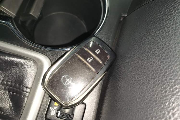 Used Toyota Highlander 2018 2.0T Four-Wheel Drive Luxury Version 7 Seats China VI Standard Interior 1