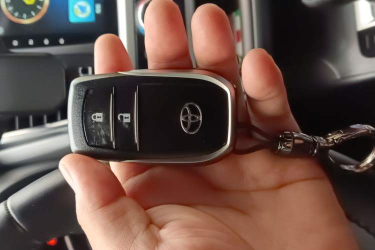 Used Toyota Highlander 2018 2.0T Four-Wheel Drive Luxury Version 7 Seats China VI Standard Interior 1