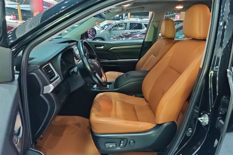 Used Toyota Highlander 2018 2.0T Four-Wheel Drive Knight Edition 7 Seats China VI Standard Interior 1