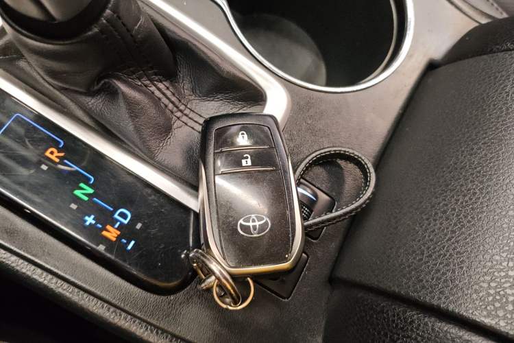 Used Toyota Highlander 2018 2.0T Four-Wheel Drive Luxury Edition 7 Seats China V Emission Standard Interior 1