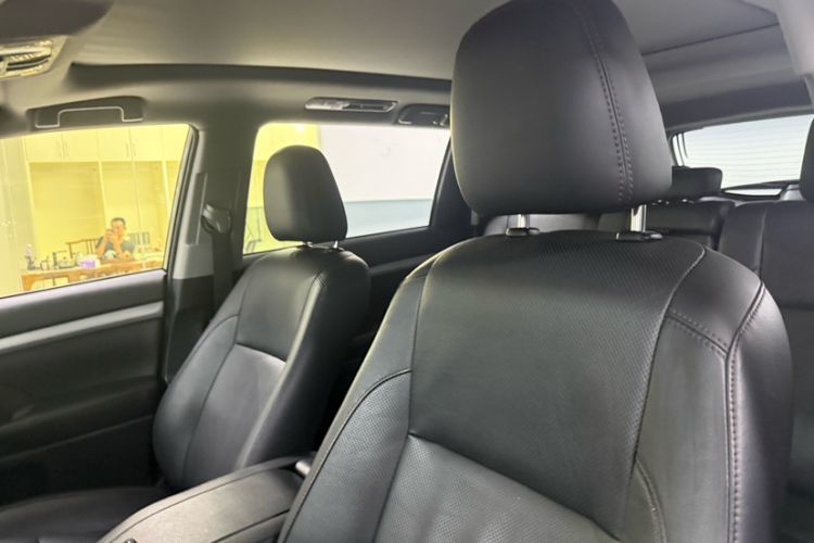 Used Toyota Highlander 2018 2.0T Four-Wheel Drive Prestige Version 7 Seats China VI Standard Interior 1