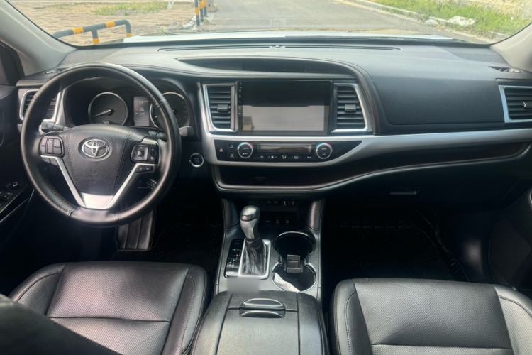 Used Toyota Highlander 2018 2.0T Four-Wheel Drive Luxury Version 7 Seats China VI Standard Interior 1