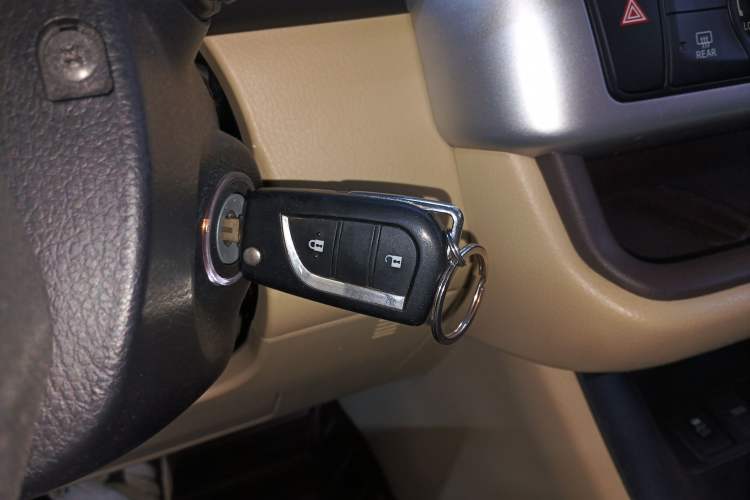 Used Toyota Highlander 2018 2.0T Two-Wheel Drive Elite Edition 5 Seats Emission Standard China V Interior 1