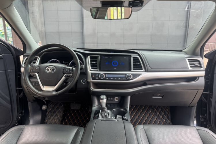 Used Toyota Highlander 2018 2.0T Two-Wheel Drive Prestige Edition 7 Seats China VI Standard Interior 1