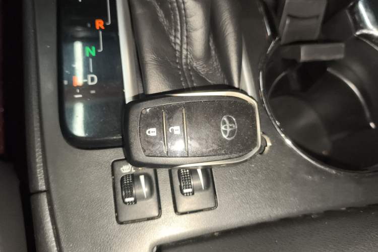 Used Toyota Highlander 2018 2.0T Four-Wheel Drive Luxury Version 7 Seats China VI Standard Interior 1