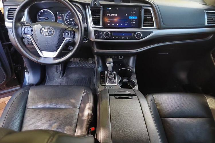 Used Toyota Highlander 2018 2.0T Four-Wheel Drive Prestige Version 7 Seats China VI Standard Interior 1