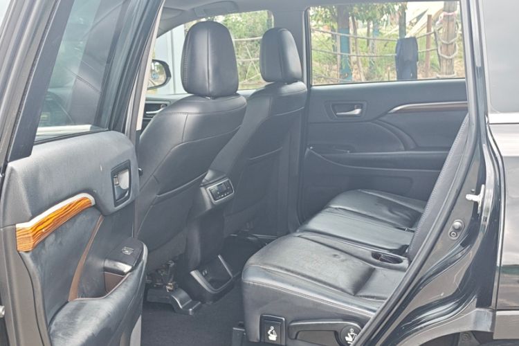Used Toyota Highlander 2018 2.0T Four-Wheel Drive Prestige Version 7 Seats China V Emission Standard Interior 1