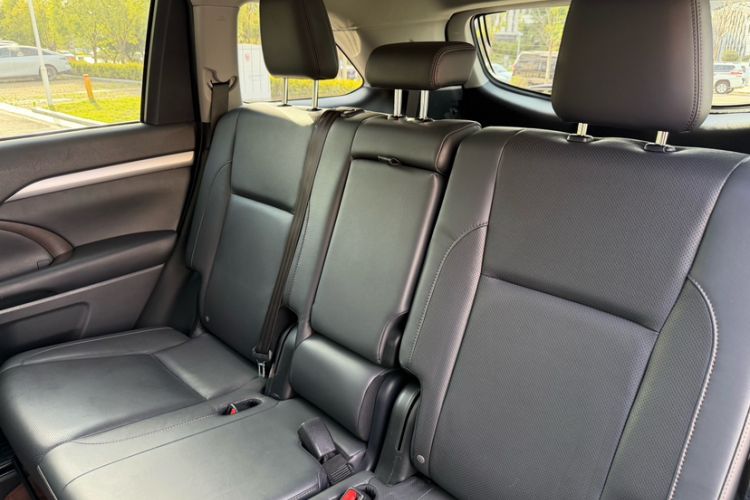 Used Toyota Highlander 2018 2.0T Four-Wheel Drive Prestige Version 7 Seats China VI Standard Interior 1