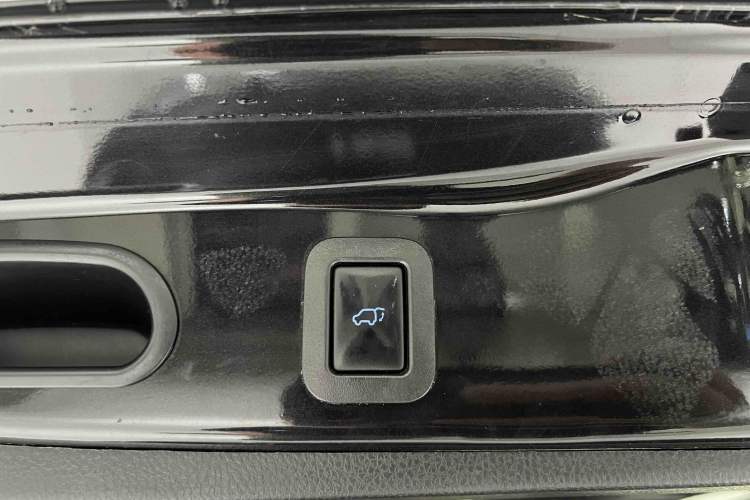 Used Toyota Highlander 2018 2.0T Four-Wheel Drive Ultimate Edition 7-Seater Emission Standard China V Interior 1