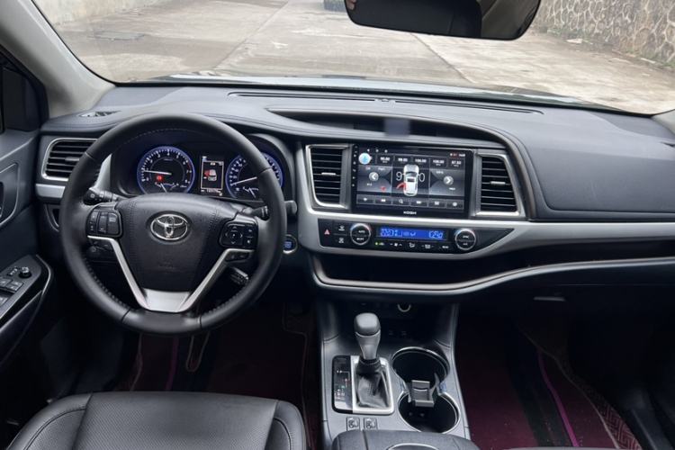 Used Toyota Highlander 2018 2.0T Four-Wheel Drive Luxury Edition 7 Seats China V Emission Standard Interior 1