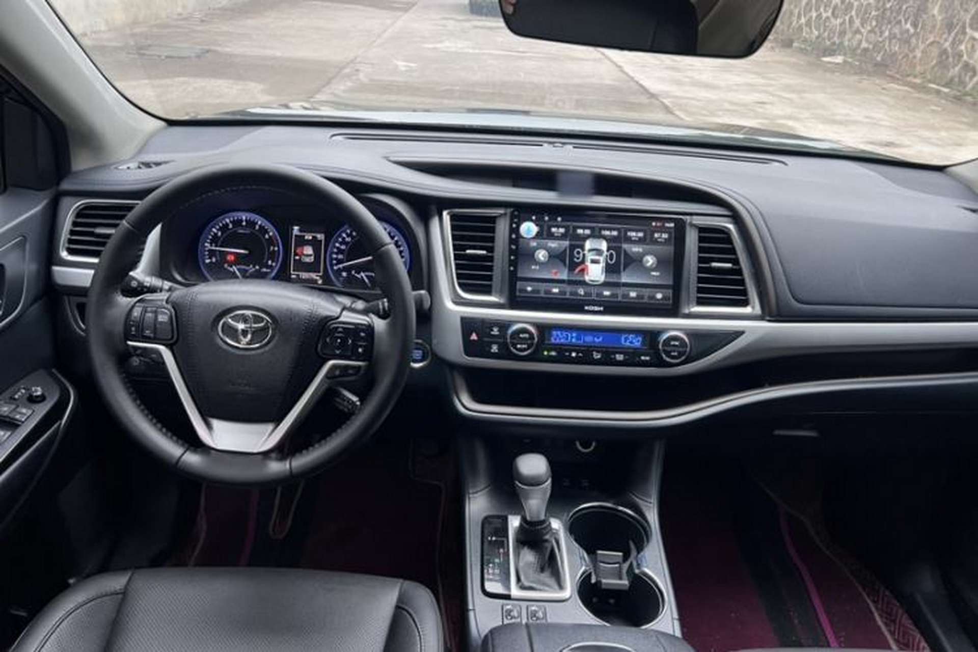 Used Toyota Highlander 2018 2.0T Four-Wheel Drive Luxury Edition 7 Seats China V Emission Standard Interior 1