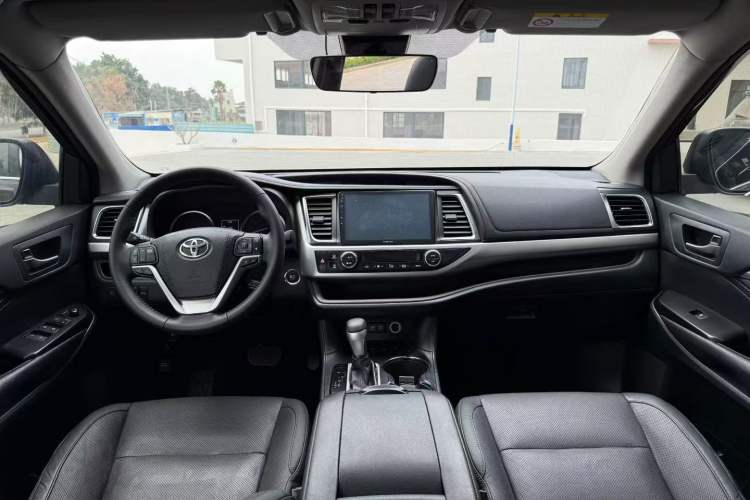 Used Toyota Highlander 2018 2.0T Four-Wheel Drive Luxury Edition 7 Seats China V Emission Standard Interior 1
