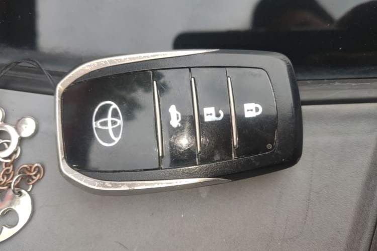 Used Toyota Highlander 2018 2.0T Two-Wheel Drive Elite Edition 5 Seats Emission Standard China V Interior 1