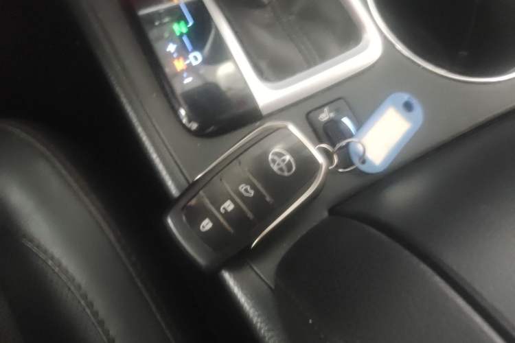 Used Toyota Highlander 2018 2.0T Four-Wheel Drive Prestige Version 7 Seats China VI Standard Interior 1