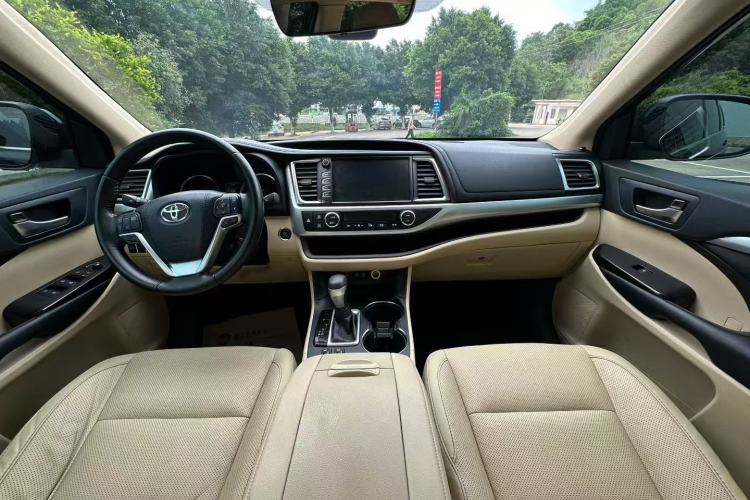 Used Toyota Highlander 2018 2.0T Four-Wheel Drive Luxury Version 7 Seats China VI Standard Interior 1