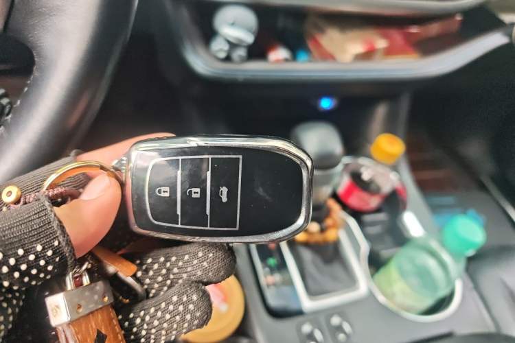 Used Toyota Highlander 2018 2.0T Four-Wheel Drive Prestige Version 7 Seats China VI Standard Interior 1