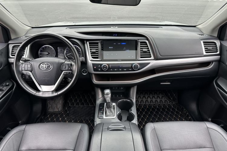 Used Toyota Highlander 2018 2.0T Four-Wheel Drive Luxury Version 7 Seats China VI Standard Interior 1