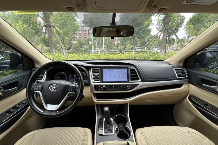 Used Toyota Highlander 2018 2.0T Two-Wheel Drive Elite Edition 7 Seats Emission Standard China V Interior 1