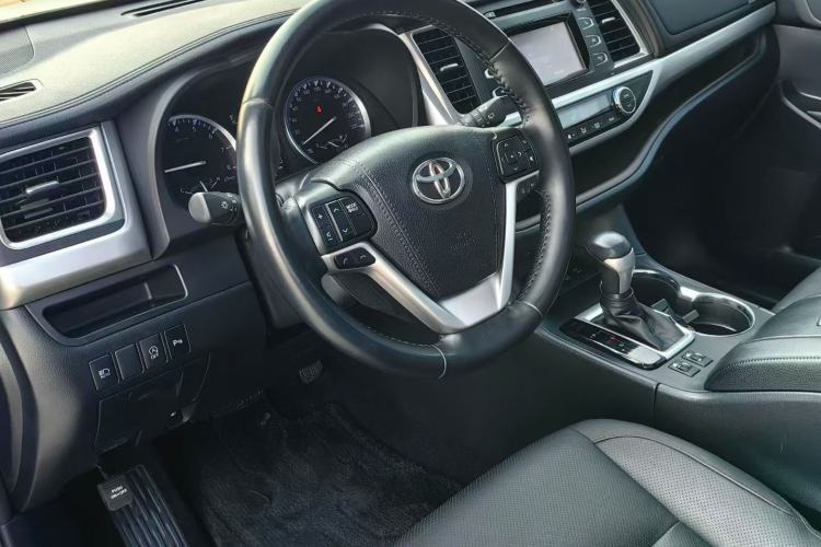 Used Toyota Highlander 2018 2.0T Four-Wheel Drive Luxury Edition 7 Seats China V Emission Standard Interior 1