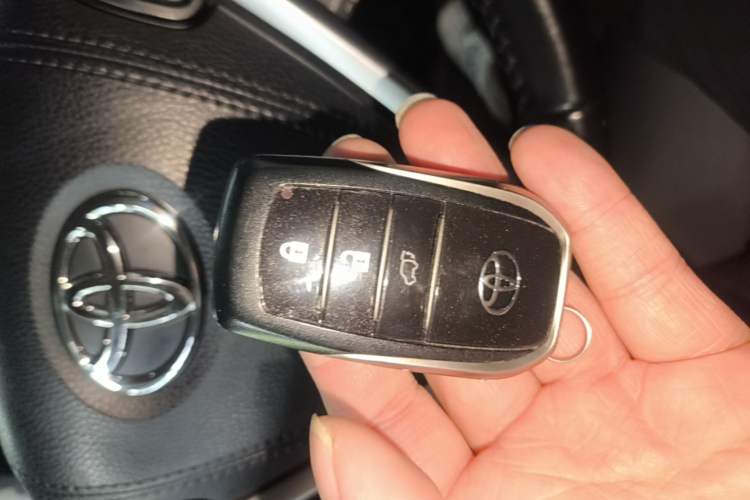 Used Toyota Highlander 2018 2.0T Four-Wheel Drive Prestige Version 7 Seats China VI Standard Interior 1