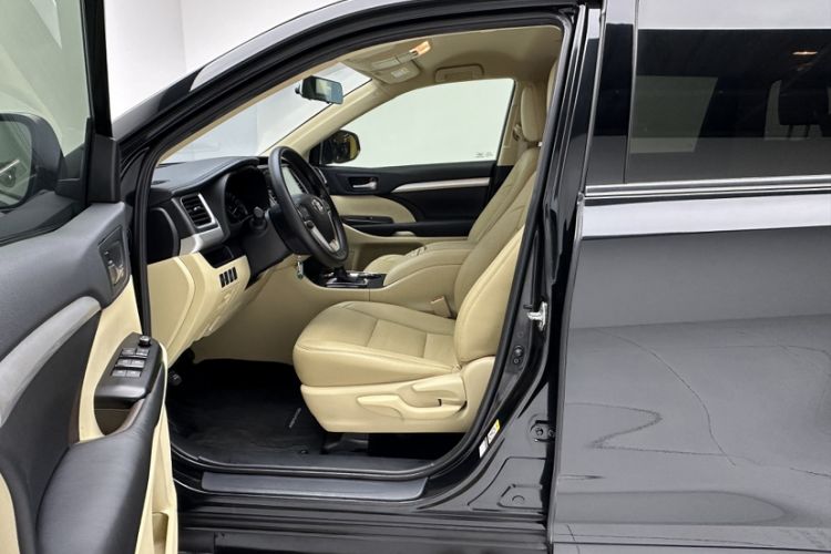 Used Toyota Highlander 2018 2.0T Two-Wheel Drive Elite Version 5 Seats China VI Standard Interior 1
